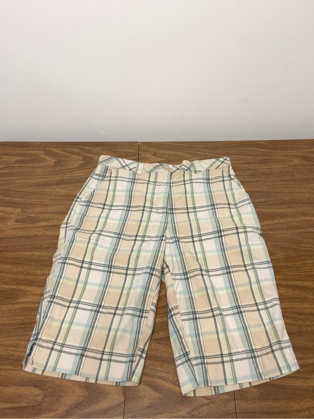 Early 2000s Bermuda Green Plaid Y2K Low Rise Women’s Shorts